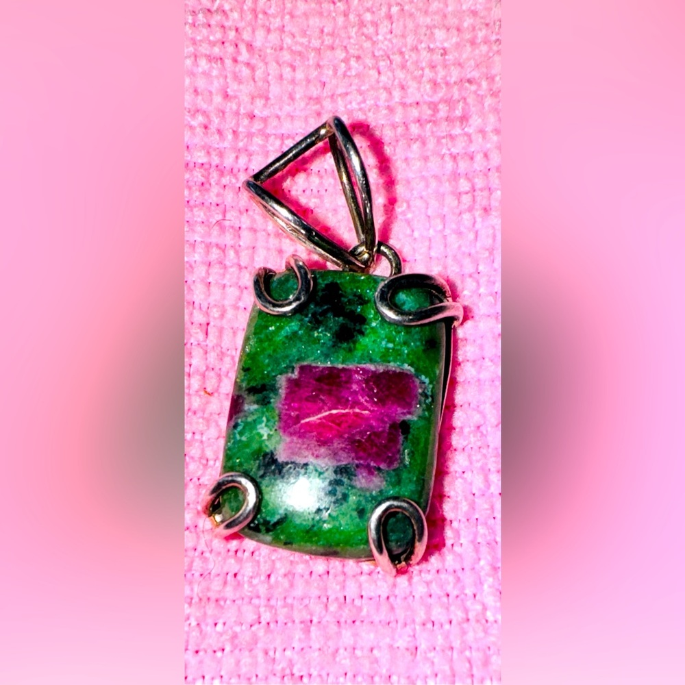 Gorgeous RUBY ZOISITE .925 Pendant - Picture 3 of 9
